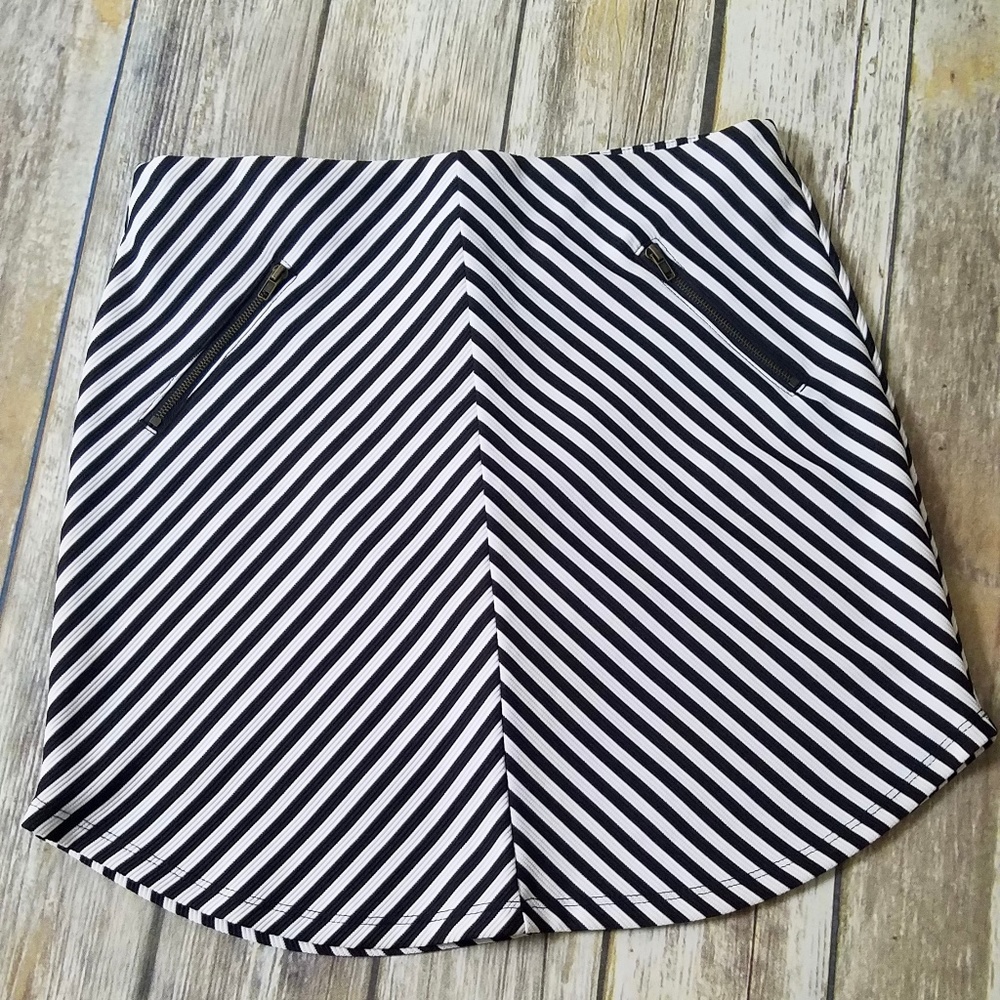 Monteau Black/White Striped Skirt LARGE